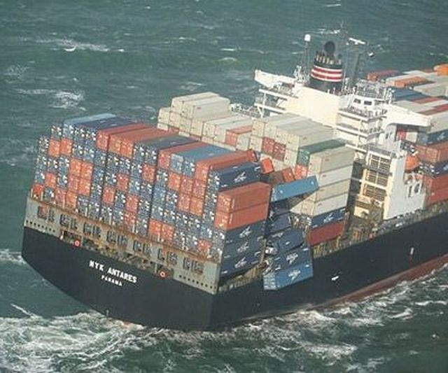 100 Container Ship Crashes
